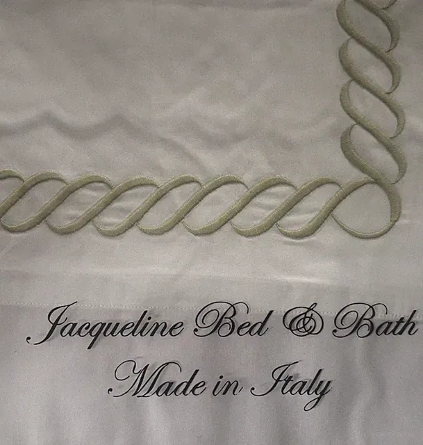 NIP 400tc Made in Italy Classic Chain Scallop White/Green Embroidery King Sham