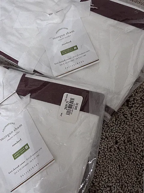 Pottery Barn Morgan Sham Standard 400 Thread Count Burgundy white New Set Of 2